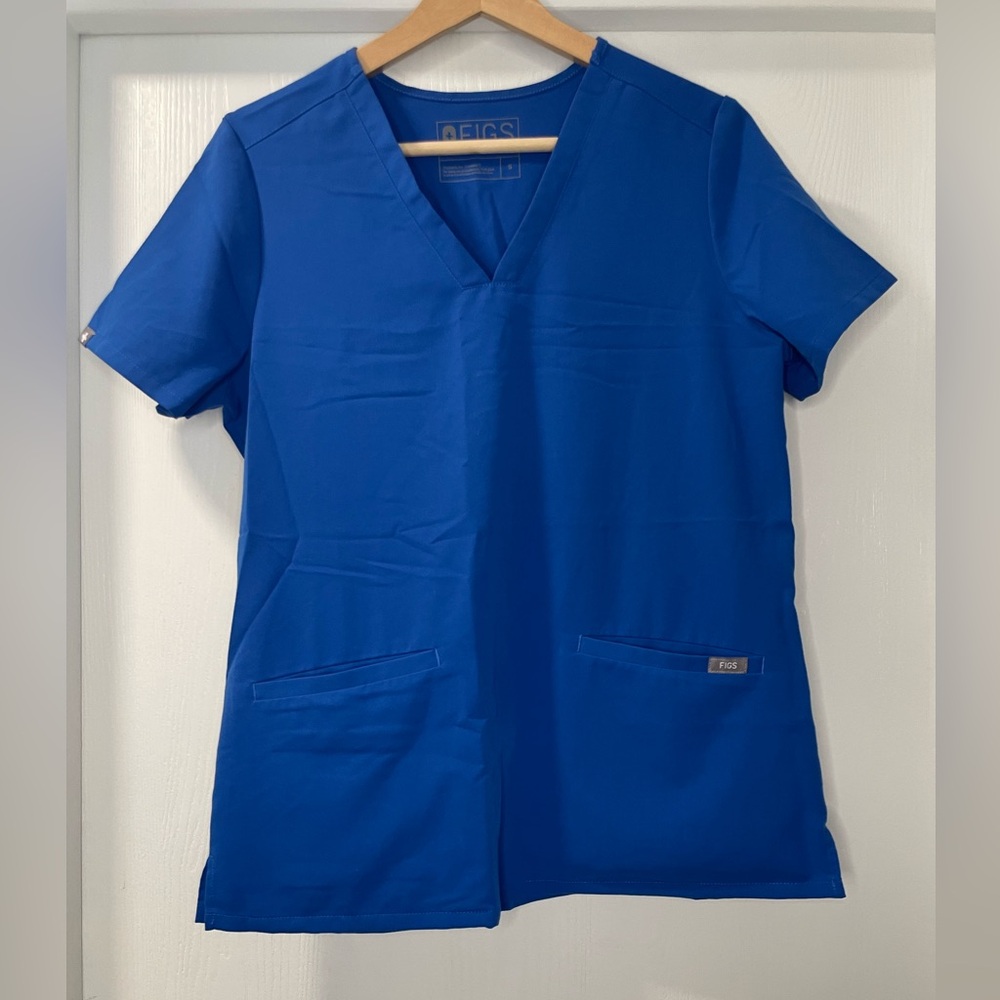 Figs Casma 3-pocket Scrub Top in Royal Blue. Size S